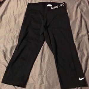 Nike pro capri leggings